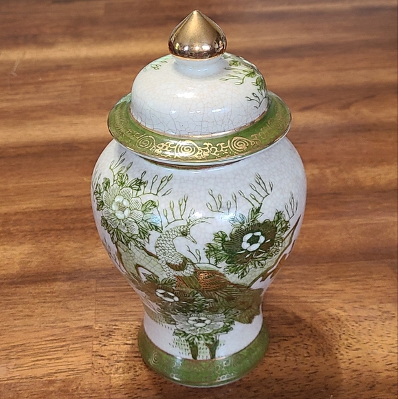 Japanese antique kutani temple jar